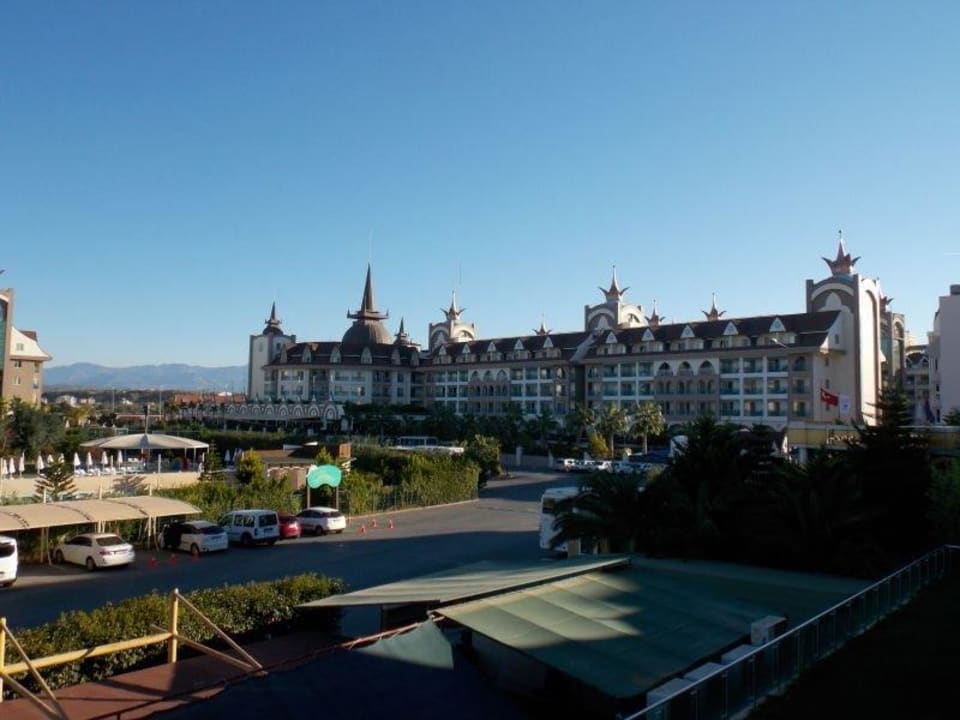 Vom Balkon zum Crown Palace Calimera Hane Garden