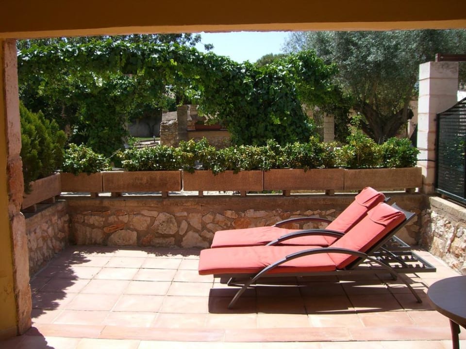 Große Terrasse mit Liegen Hotel Son Trobat Wellness & Spa