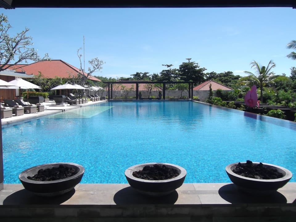 Der Pool aus der "Pergola" heruas gesehen  InterContinental Bali Sanur Resort