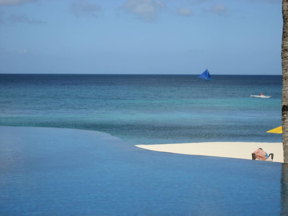 Infinity Pool Hotel Shangri-La's Boracay Resort & Spa
