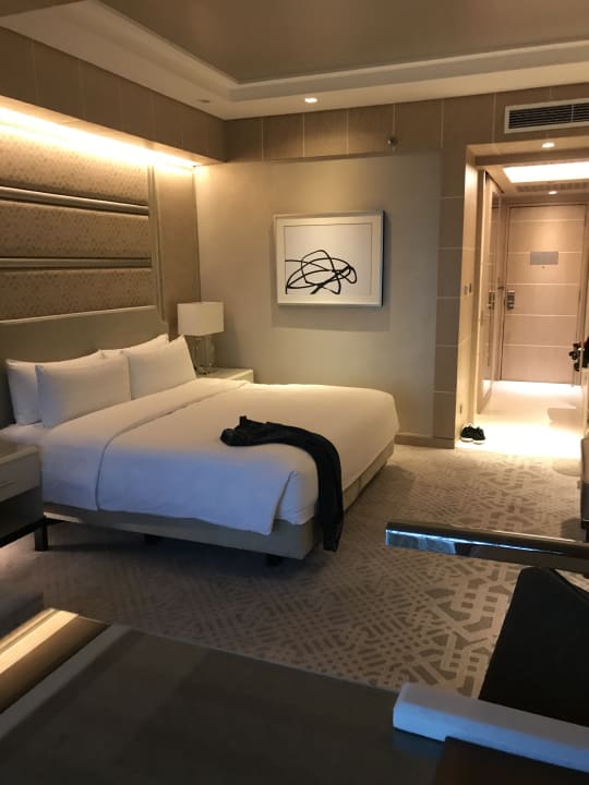 Zimmer Shangri-La at the Fort, Manila