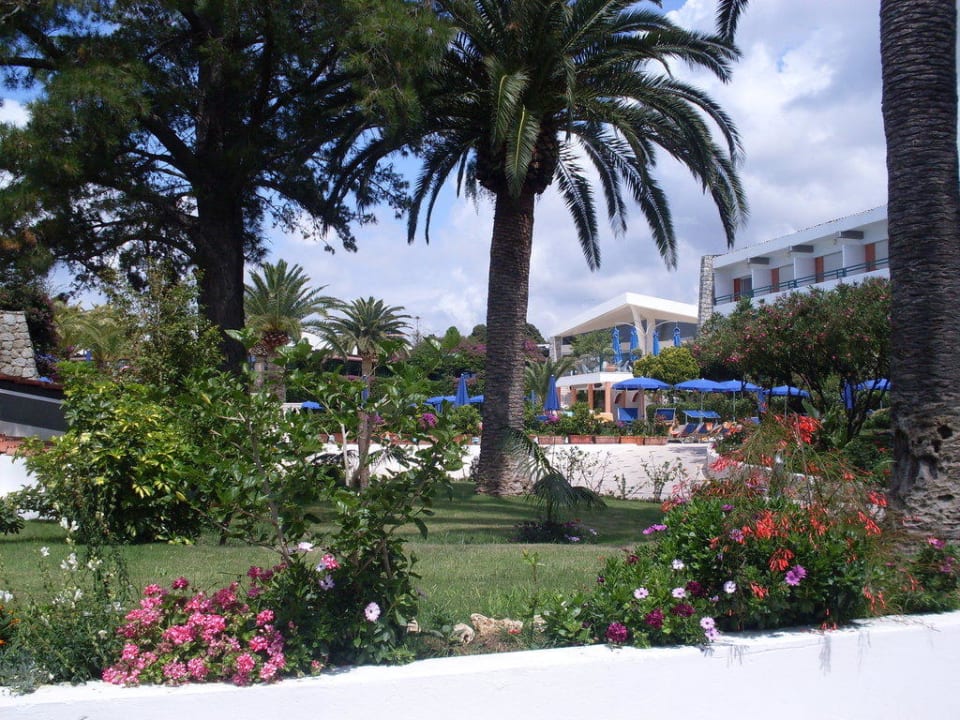 Auf dem Weg zum Pool Aldiana Club Rocca Nettuno Calabria