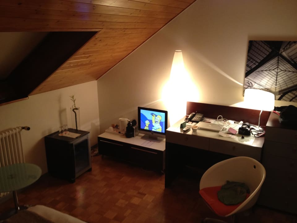 Kleiner Fernseher..   Design Hotel F 6
