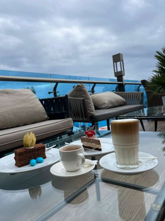 Lobby Azura Deluxe Resort & Spa Hotel