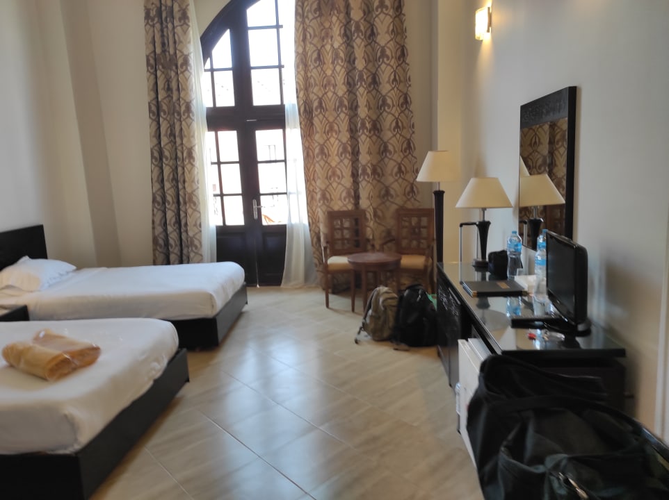 Zimmer Rohanou Beach Resort