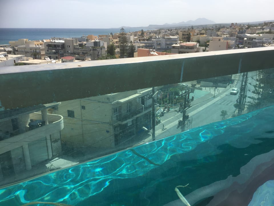 Pool Minos Ambassador Suite & Spa
