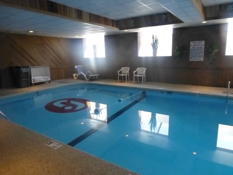 Indoorpool Blue Water on the Ocean