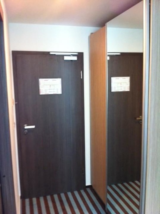 Zimmereingang Hotel Nartel
