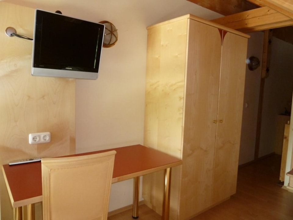 Kinderzimmer TV und Schreibtisch Baby- & Kinderhotel Laurentius