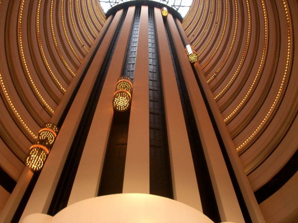 Blick von der Lobby nach oben Holiday Inn Singapore Atrium