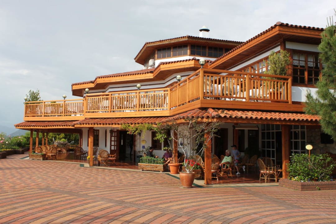 Hauptgebäude Montana Pine Resort