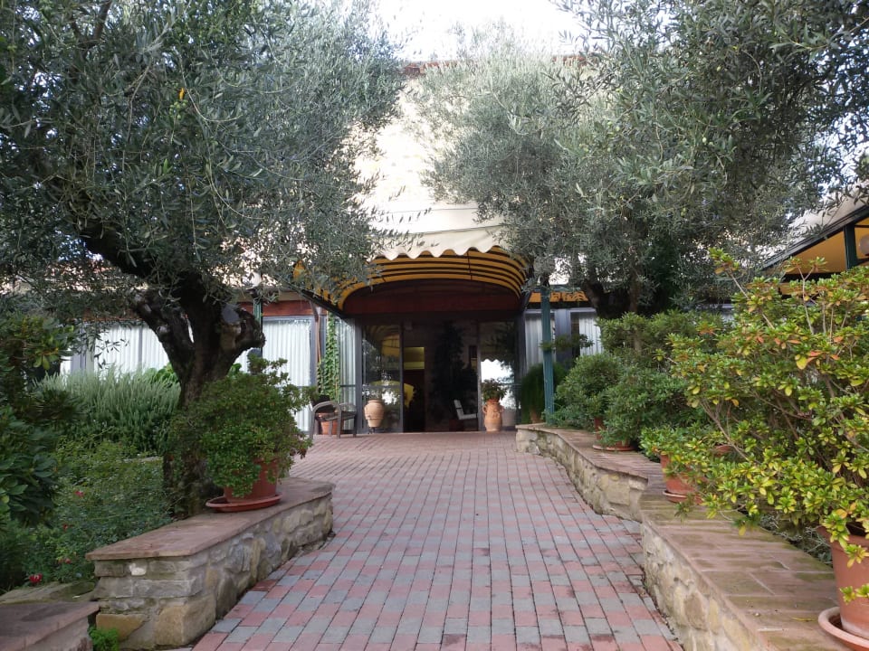 Eingang Hotel Villa Paradiso