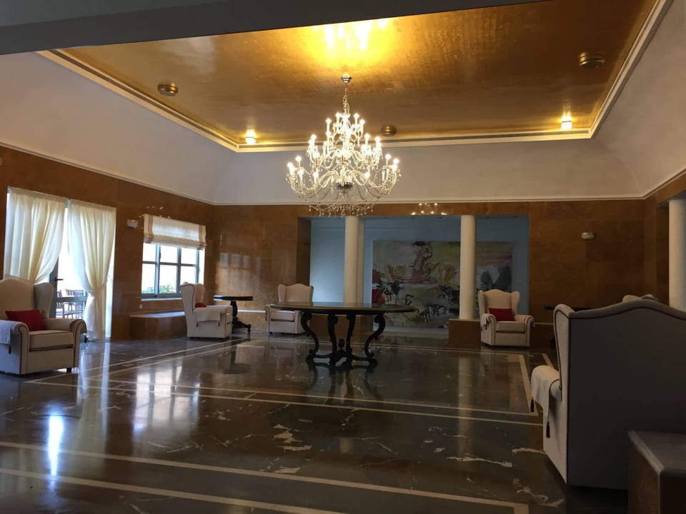 Eingang Bella Beach Hotel