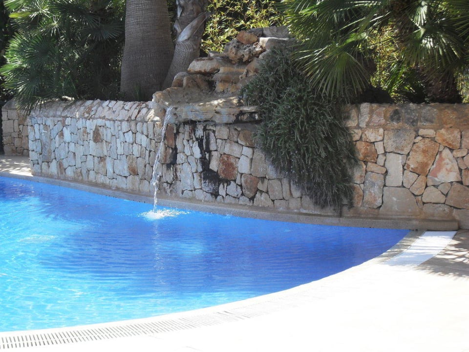 Poolanlage mit Wasserfall Smy Portocolom