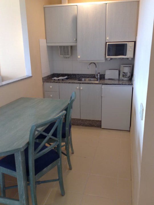 Die sehr kleine Küche vom Appartement SBH Costa Calma Beach Resort