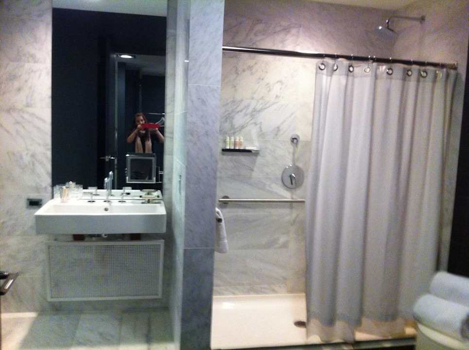 Bad Hotel Ames, A Morgans Original