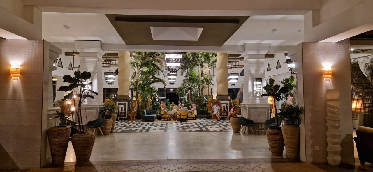 Lobby Hotel Riu Karamboa