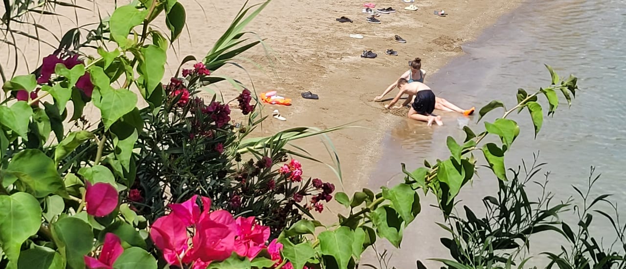 Strand Crystal Springs Beach Hotel