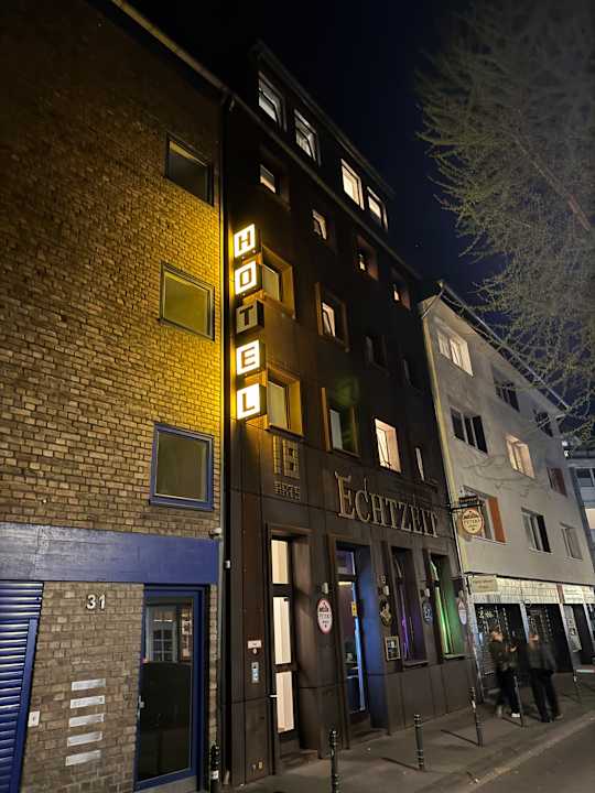 Außenansicht 18Arts Hotel - Living in a Gallery!