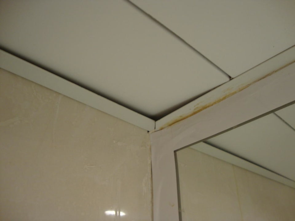 Dreckiges Zimmer! Adams Beach Hotel