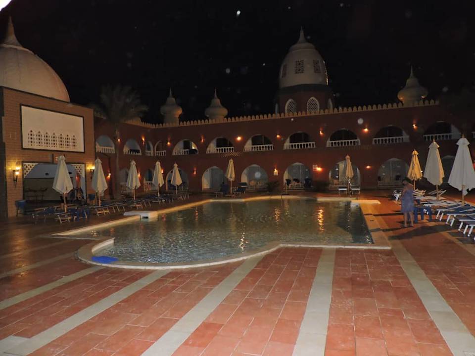 Jeden z basenow hotelowych Pickalbatros Alf Leila Wa Leila Resort - Neverland Hurghada