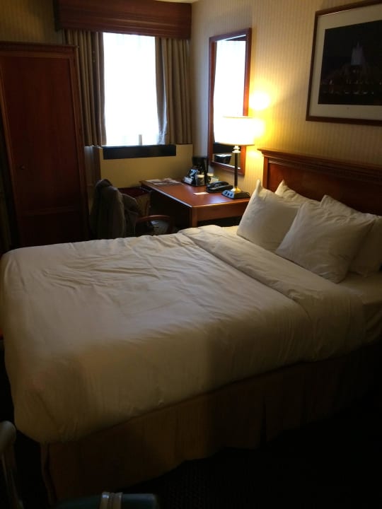 Hotel Room  Inn of Chicago