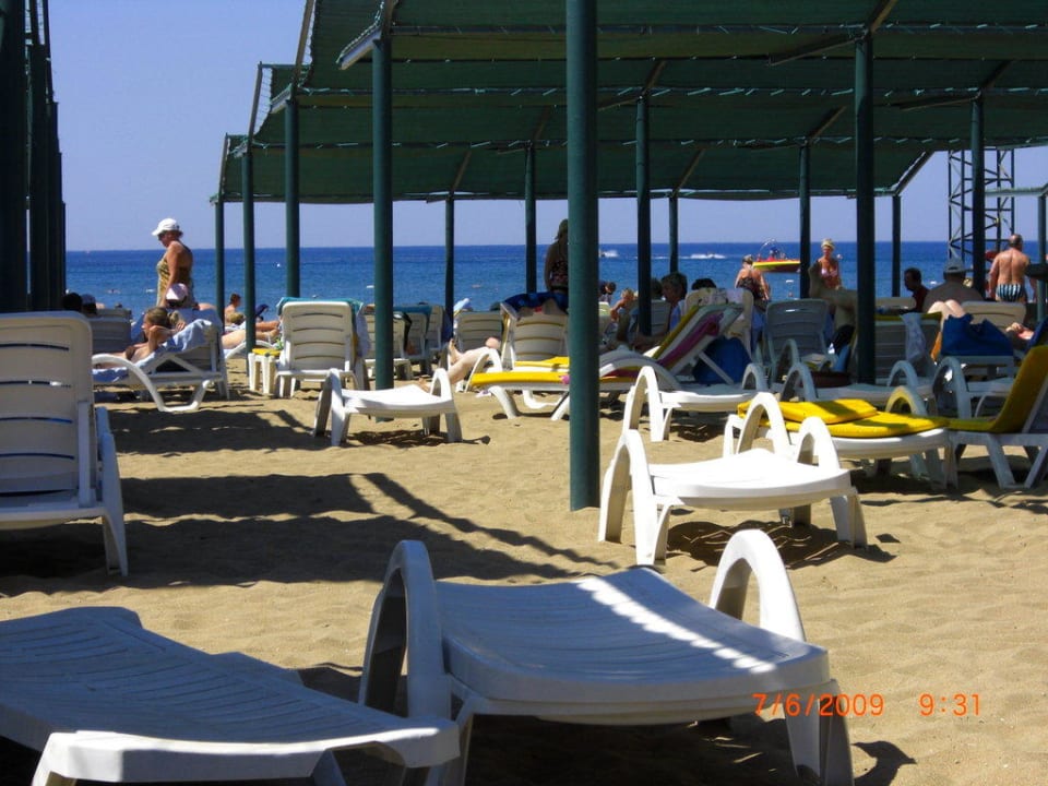 immer Liegen und Auflagen vorhanden! Side Breeze Hotel