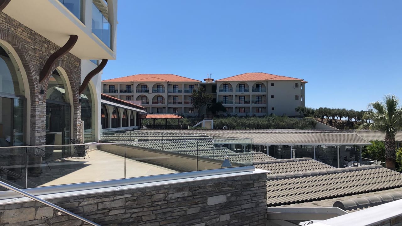 Außenansicht Akrathos Beach Hotel