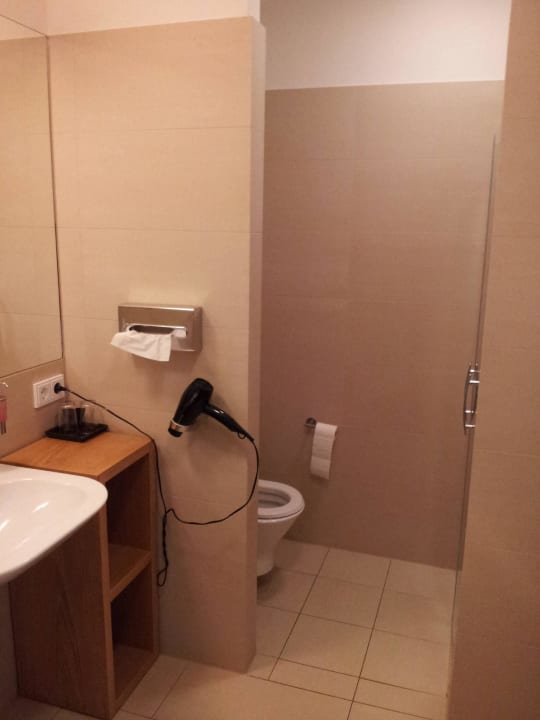 Viel zu kleines Badezimmer B&O Parkhotel