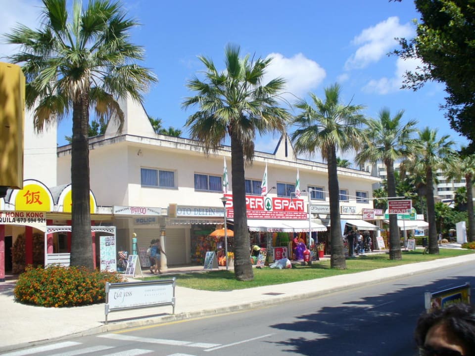 Die Straße die die Anlage durchquert Hipotels Mediterraneo Club