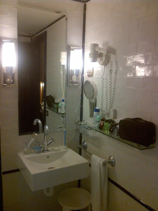 Waschbecken/Spiegel H10 Catalunya Plaza Boutique Hotel