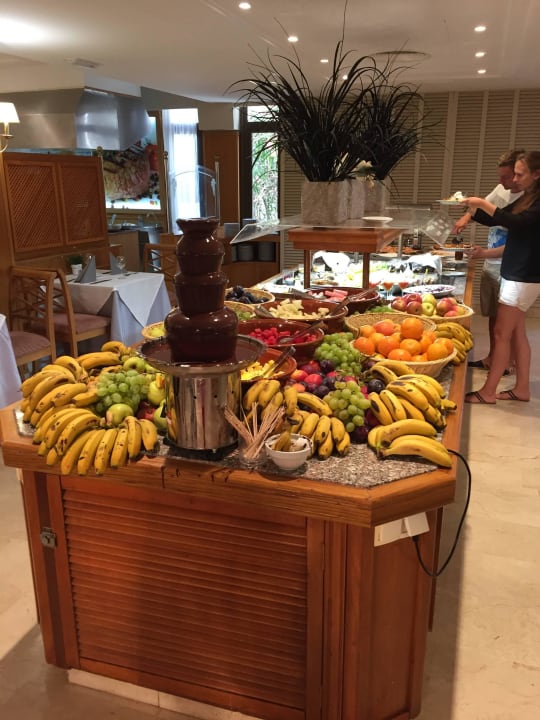 Schokoladenbrunnen am Obstbuffet allsun Hotel Sumba