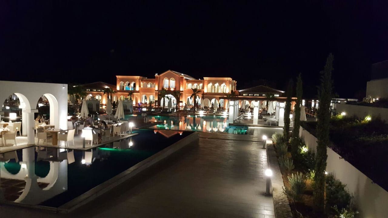Jeden Abend anders beleuchtet Anemos Luxury Grand Resort