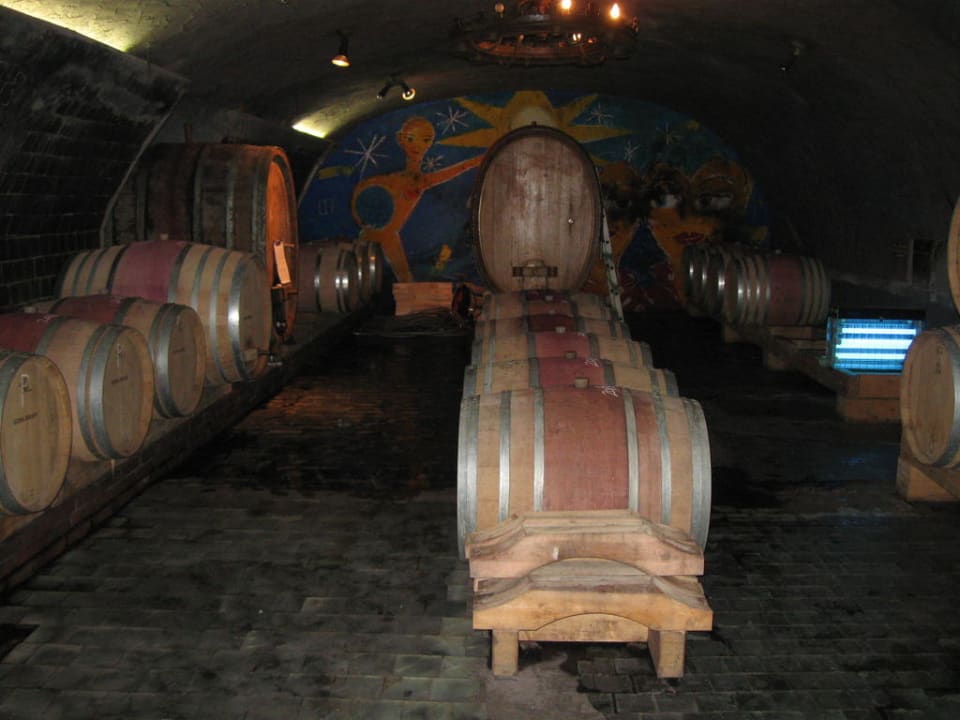 Im hauseigenem Weinkeller Breuers Rüdesheimer Schloss