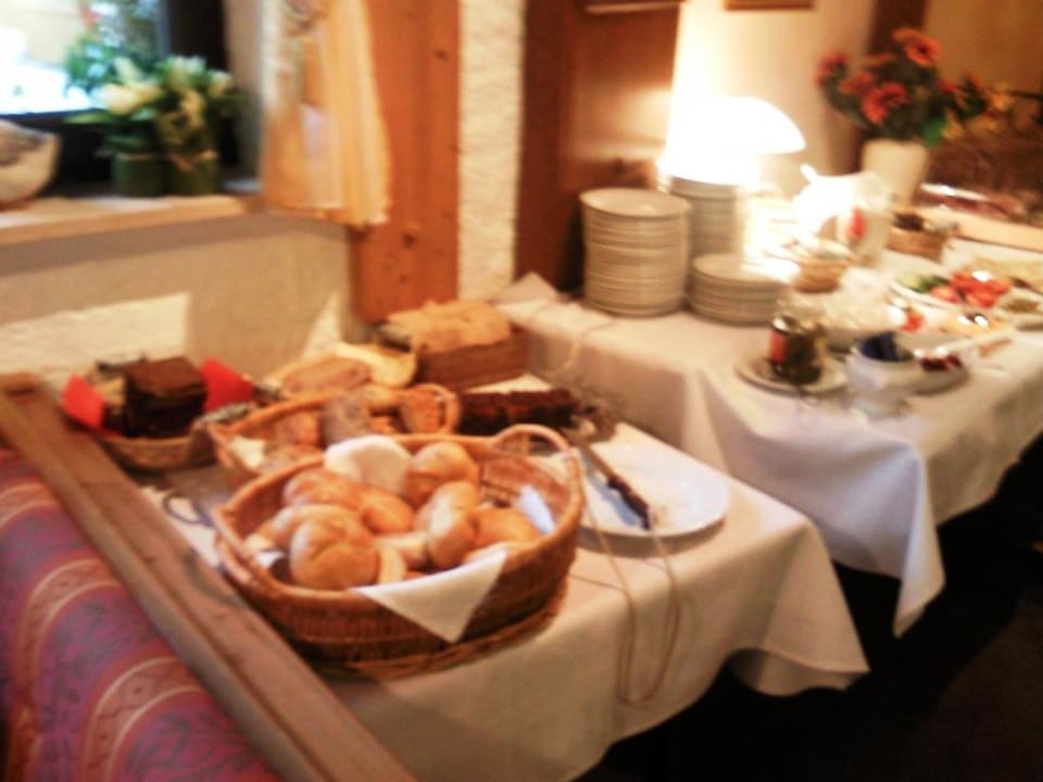 Frühstück  Alpenhotel & Ferienwohnungen Weiherbach