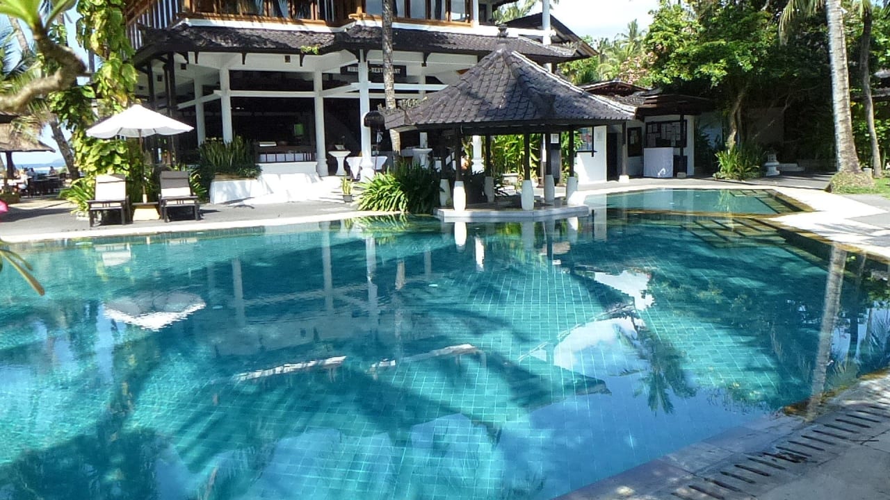 Pool beim Restaurant Candi Beach Resort and Spa
