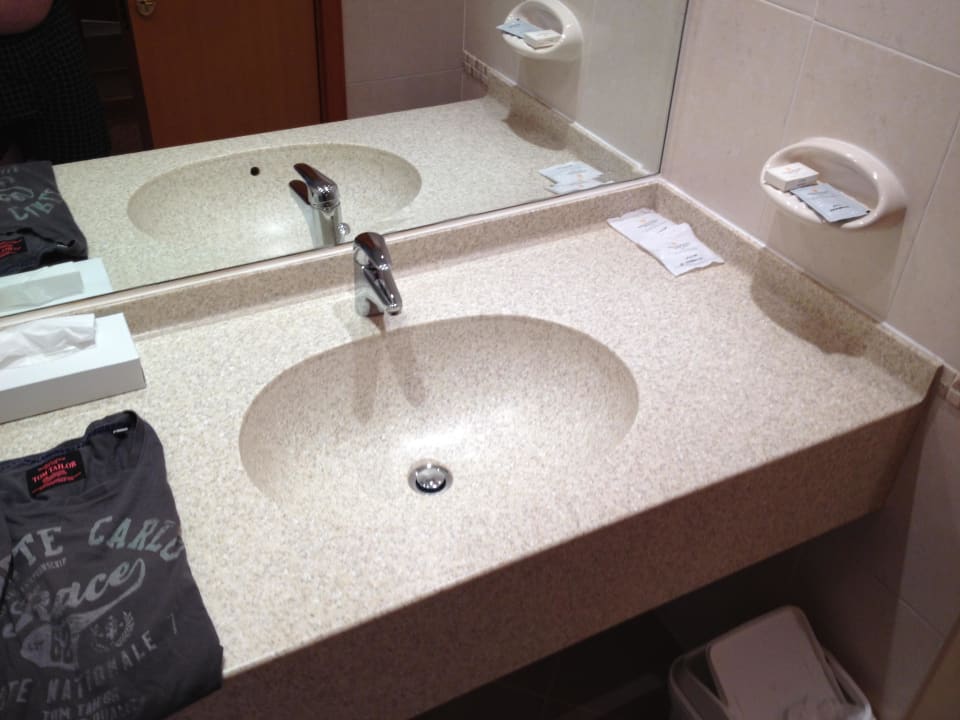 Bad Copthorne Airport Hotel