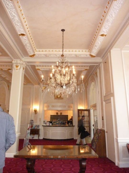 Lobby mit Rezeption Beresford Arms