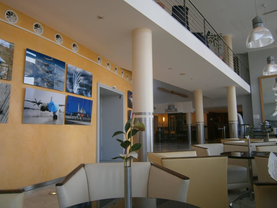 Viele Sitzmöglichkeiten Holiday Inn Berlin Airport - Conference Centre