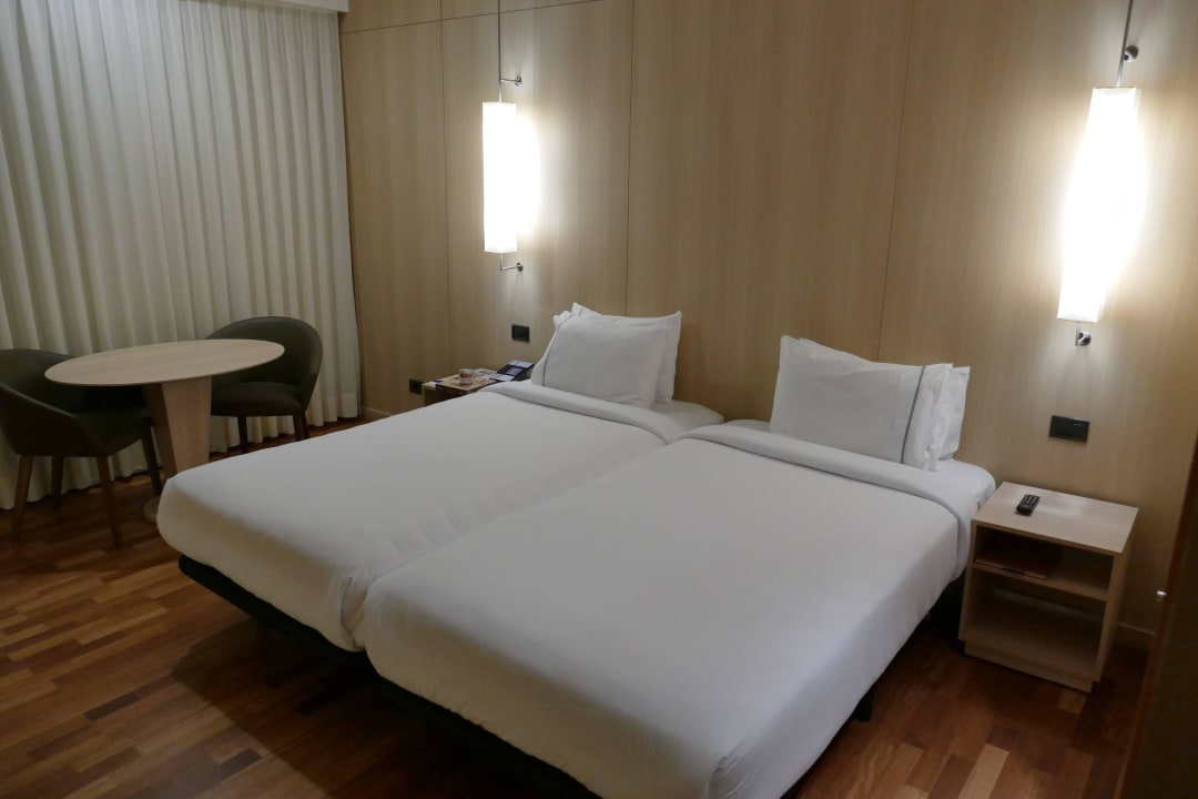 Großes sauberes Zimmer Hotel Ac Malaga Palacio
