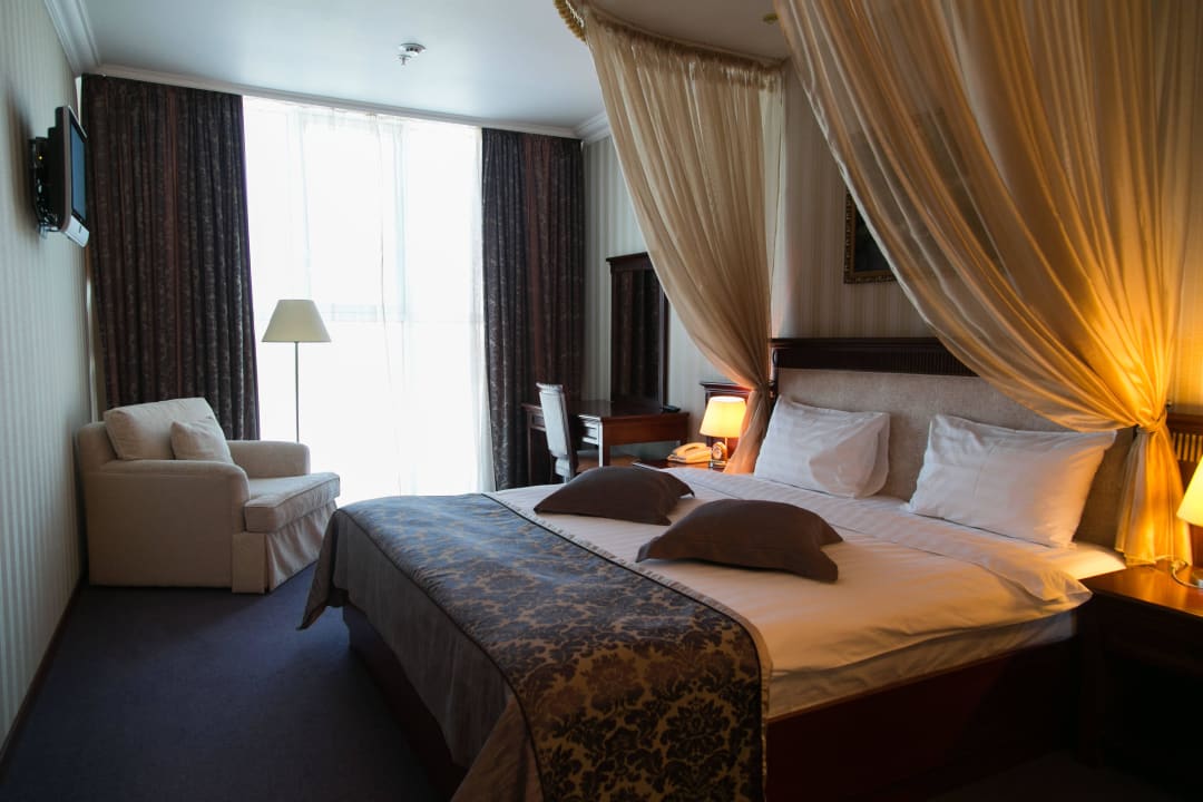 Classic Suite Bedroom Grand Hotel Astrakhan