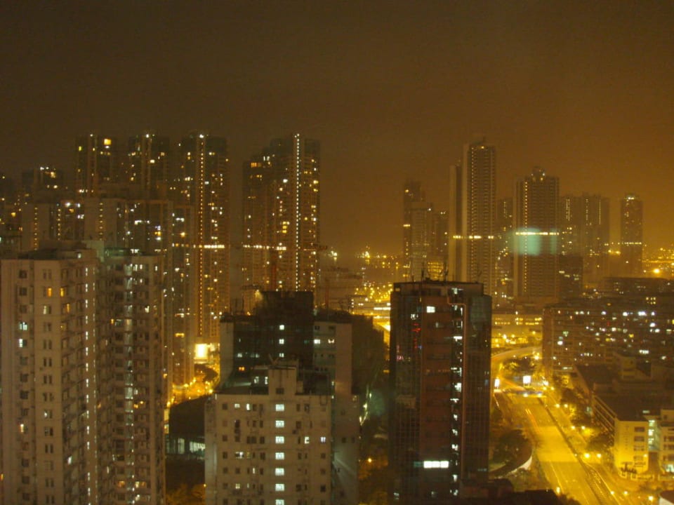 Blick aus dem Zimmer bei Nacht Cordis Hotel