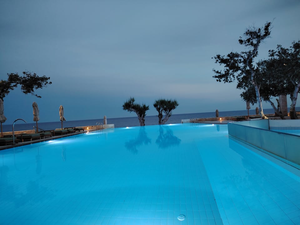 Pool Hotel Kakkos Bay