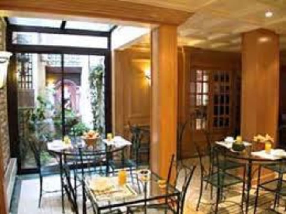 Buffet Hotel De La Paix Tour Eiffel