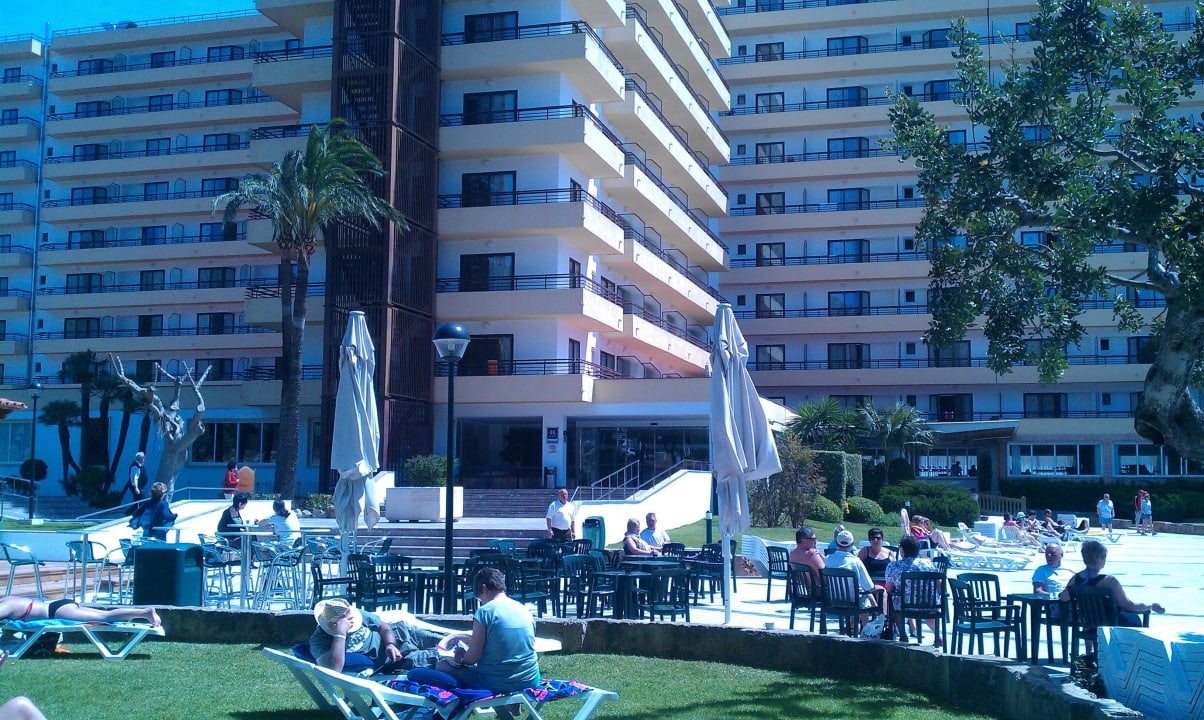 Bij zwembad BQ Belvedere Hotel