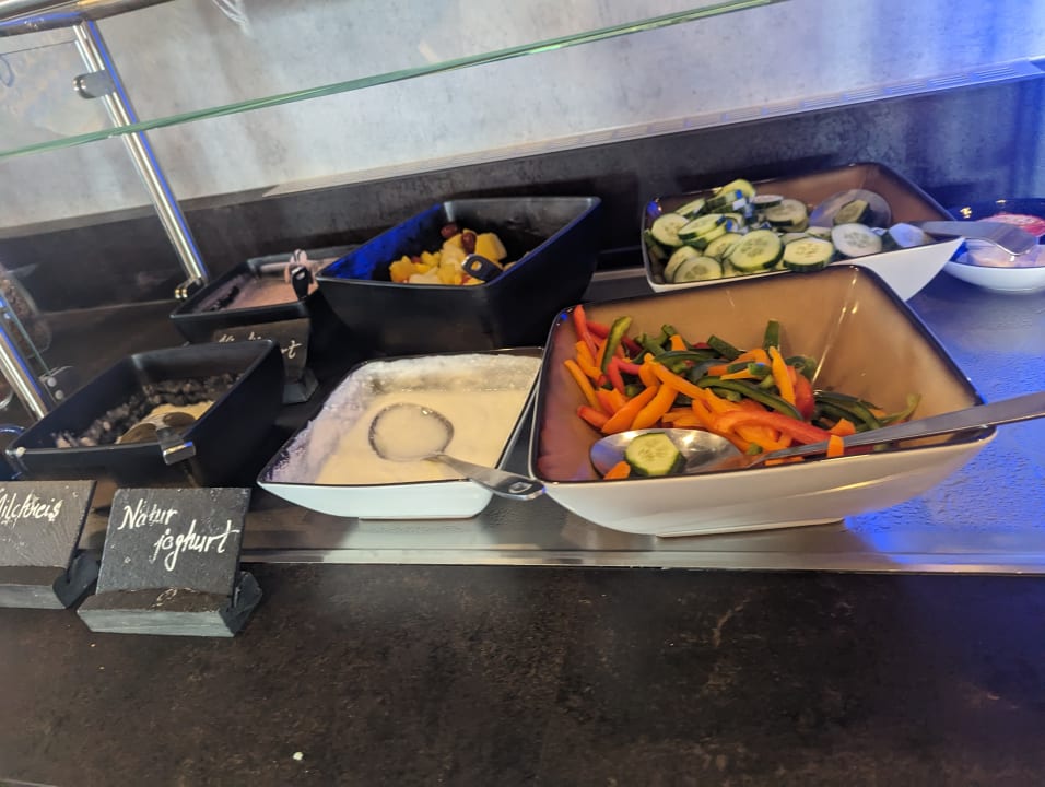 Gastro Holiday Inn - the niu, Hide Berlin Friedrichshain