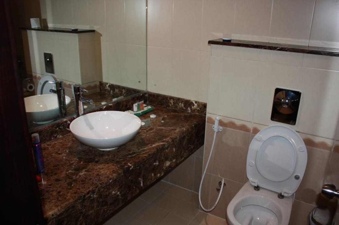 Toilette und Bad Hotel Landmark Riqqa