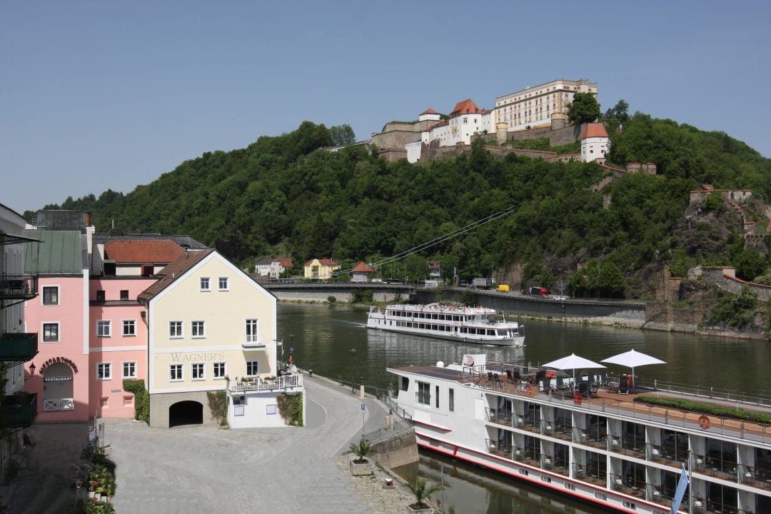 Seitlicher Blick auf das Hotel Altstadt-Hotel Passau
