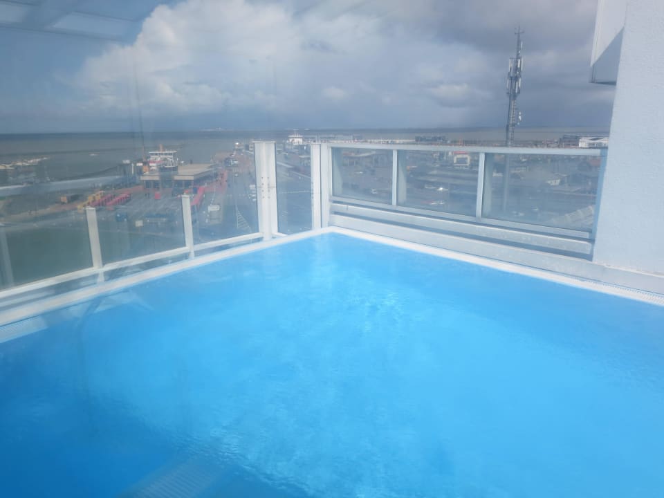 Aussenpool 7. OG Hotel Fährhaus