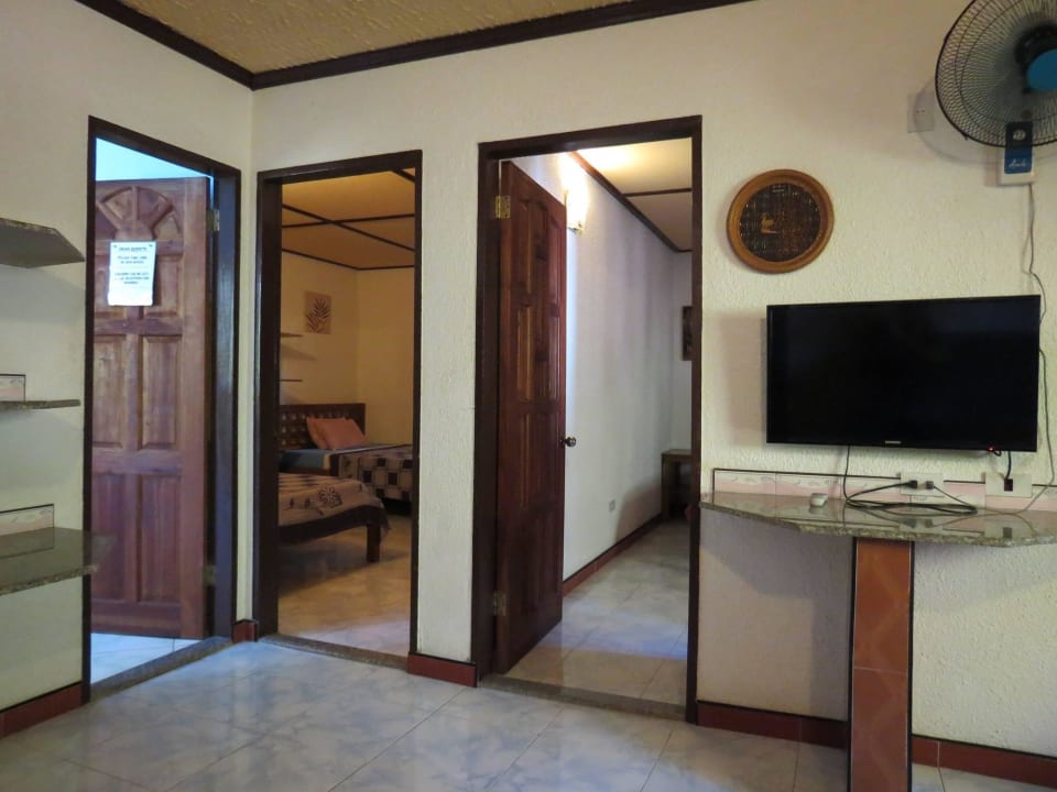 Haus 10 Alonaland Resort Apartelle